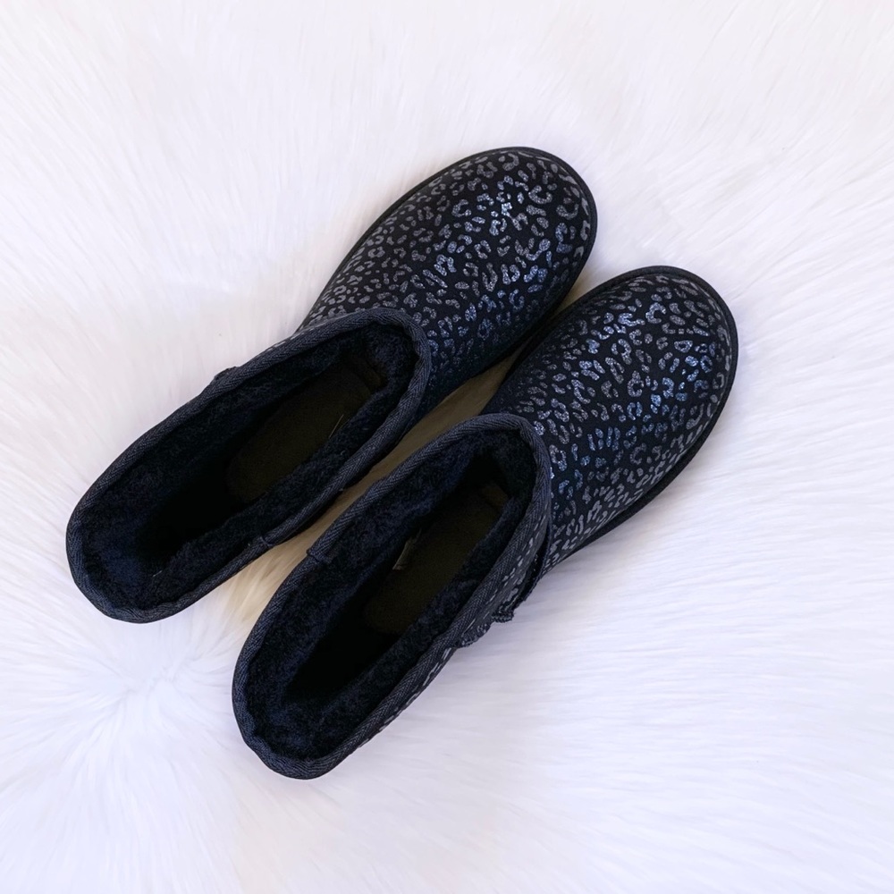 UGG Women’s Classic Short Snow Leopard Black Boots - Picture 3 of 8